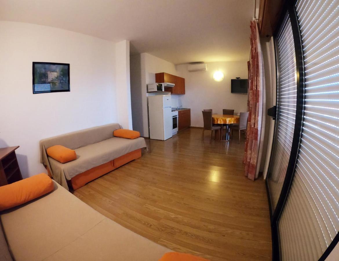 Apartments Adriatic 3 Selce Esterno foto